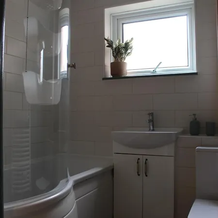 Apartment Urban Retreat - Modern 2 Bed