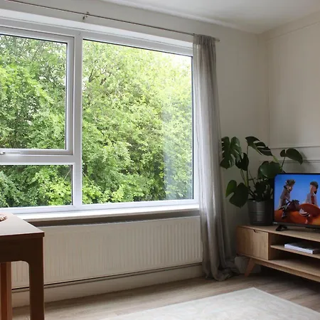 Urban Retreat - Modern 2 Bed