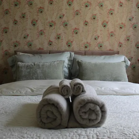 Urban Retreat - Modern 2 Bed Apartment *