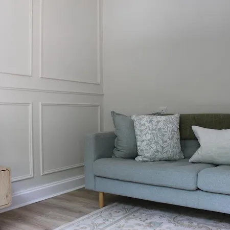 Urban Retreat - Modern 2 Bed Apartment *