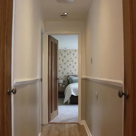 Urban Retreat - Modern 2 Bed Apartment